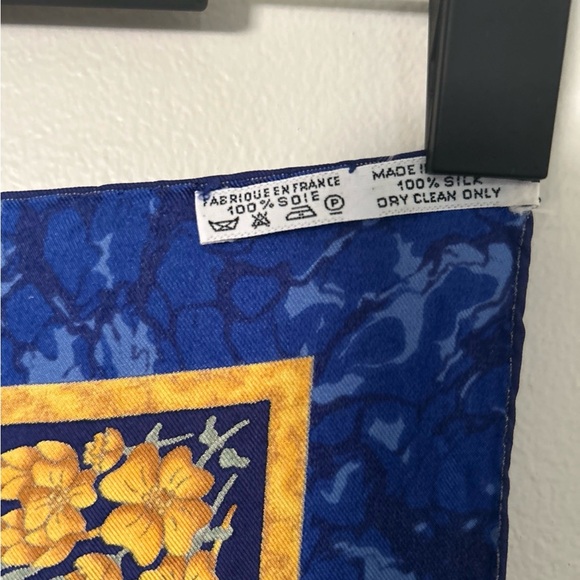 Hermés Carpe Diem Silk Scarf 90cm Authentic Luxury - Picture 2 of 5